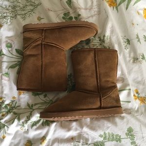 Authentic Lamo suede boots